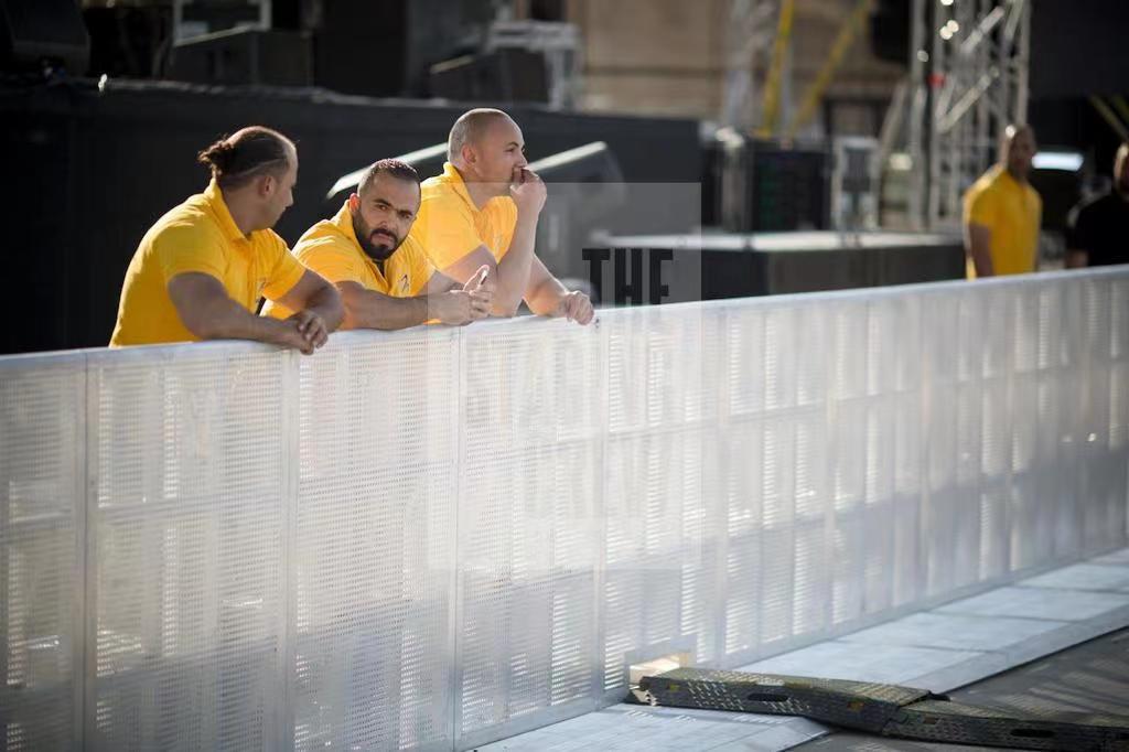 stage barricade 2.jpg
